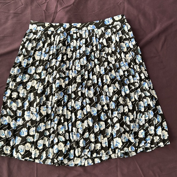 J. Crew Dresses & Skirts - NWOT J. Crew Pleated Floral Skirt - Size 00/XS